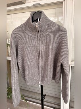 Ribbed Full-Zip Mock Neck Sweater - Gray